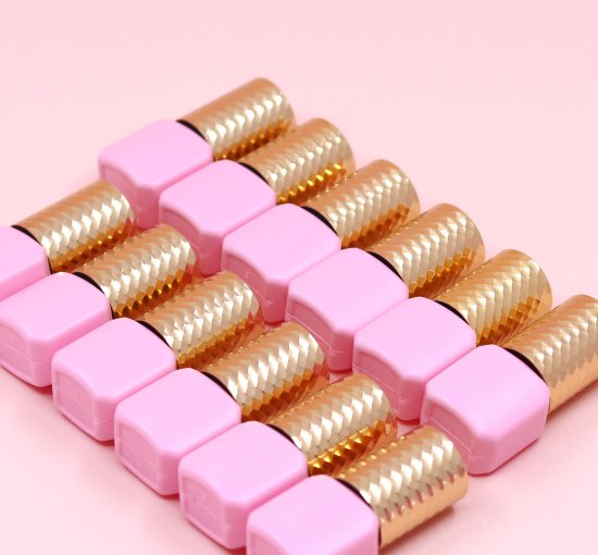LOW HUMIDITY LASH ADHESIVE